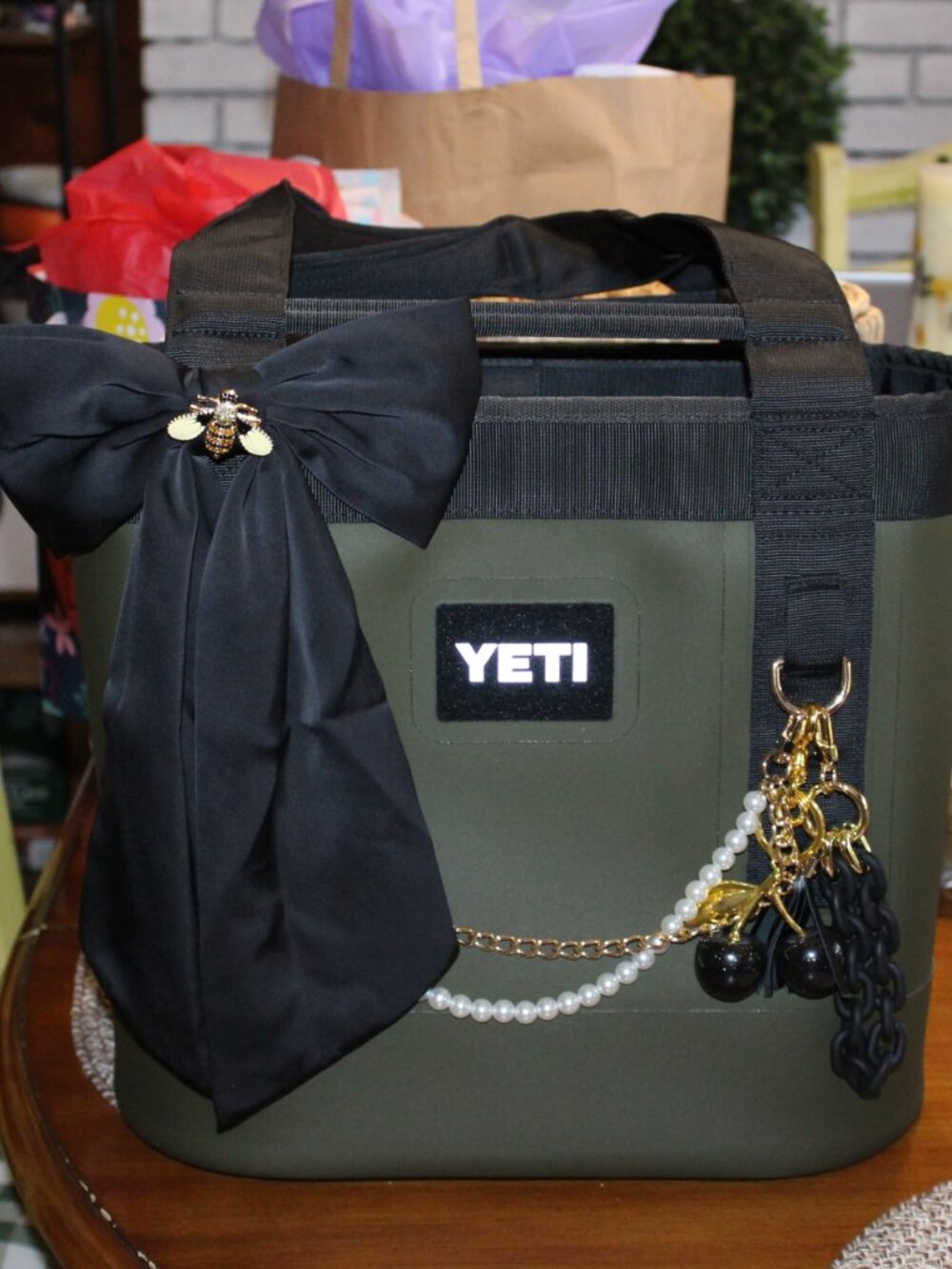 NWOT YETI CAMINO 20 with YETI SIDEKICK DRY CASE & CHARMS STUNNING!! - Picture 11 of 16